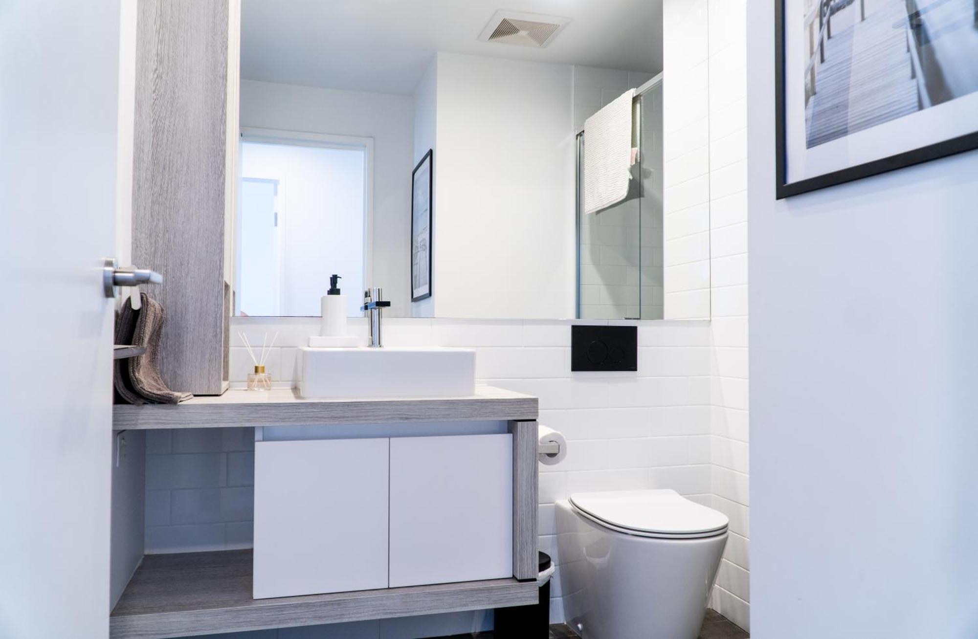 Apartment Front Luxury With Two Carparks, Pool, Gym *