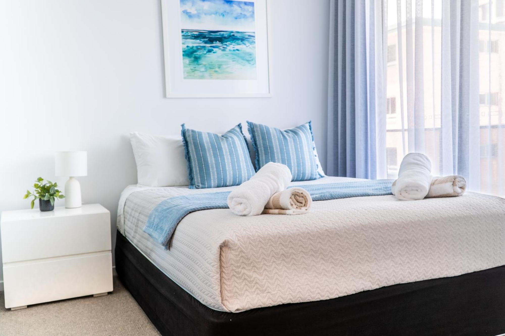 Apartment Front Luxury With Two Carparks, Pool, Gym Gold Coast